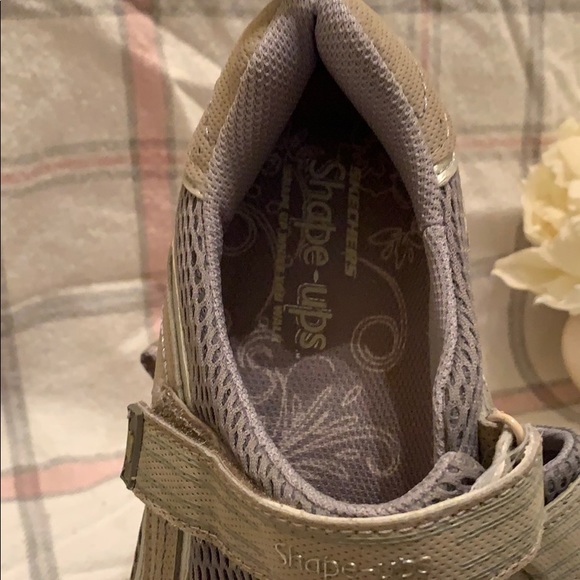 Shoes - Picture 2 of 6